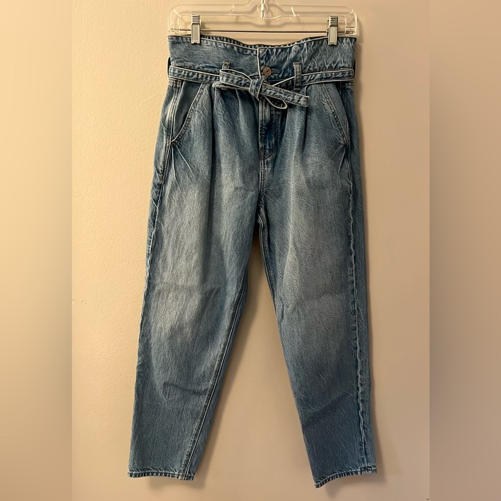 American Eagle Outfitters Mom Jeans - 2 short